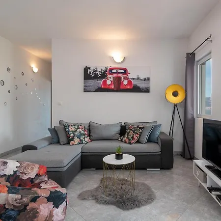 Nostra * トロギール