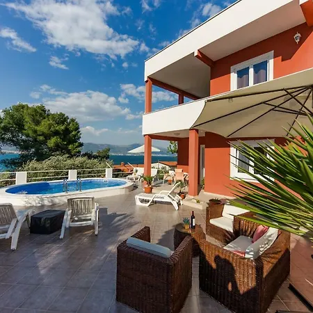 Nostra * Трогир