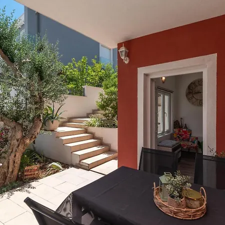 Nostra *